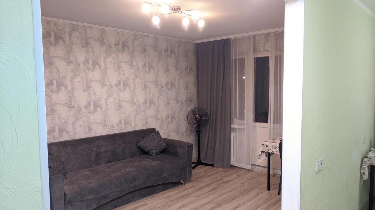 Apartment Near City Center On Peremohy Avenue 46 Чернихив Екстериор снимка